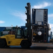 Tank Services Pernis (TSP) obtain 2 new Hyster container lifting trucks.
